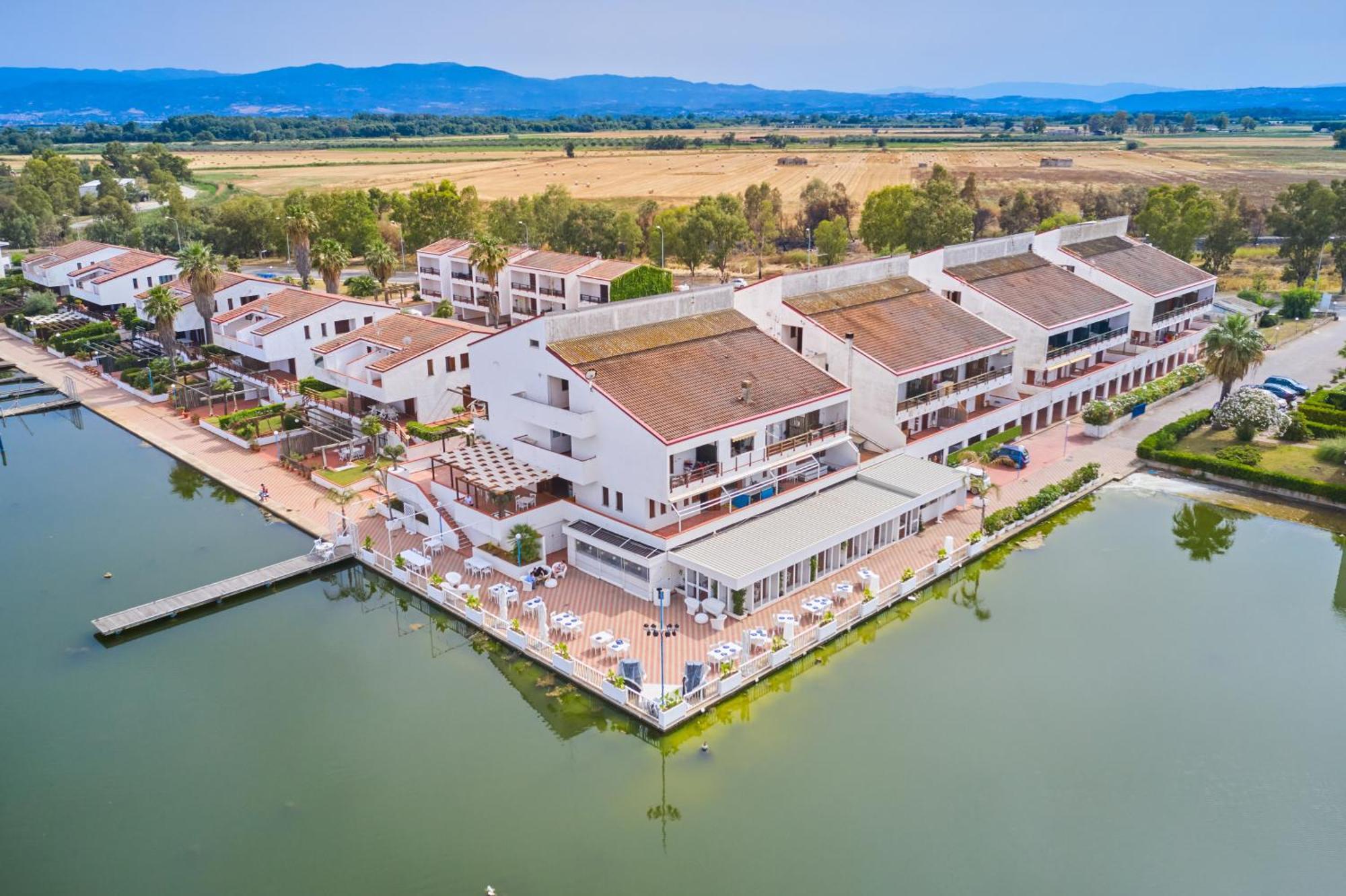 Casa Vacanze Lux By White Aparthotel I Casoni Exterior photo