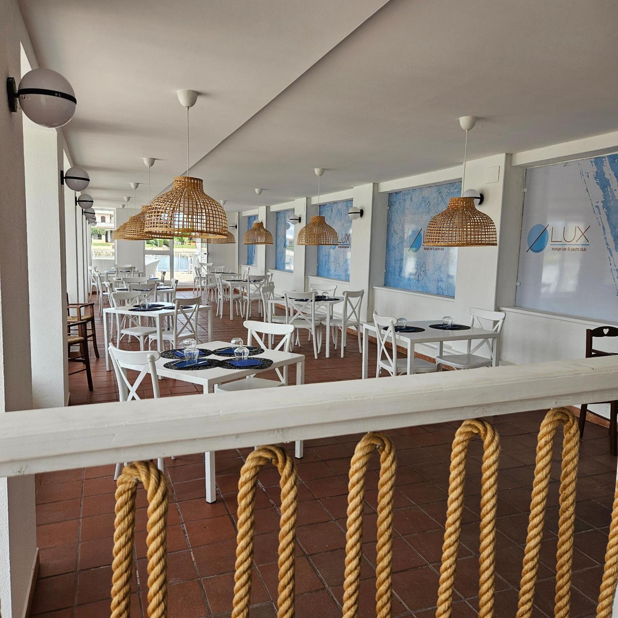 Casa Vacanze Lux By White Aparthotel I Casoni Exterior photo